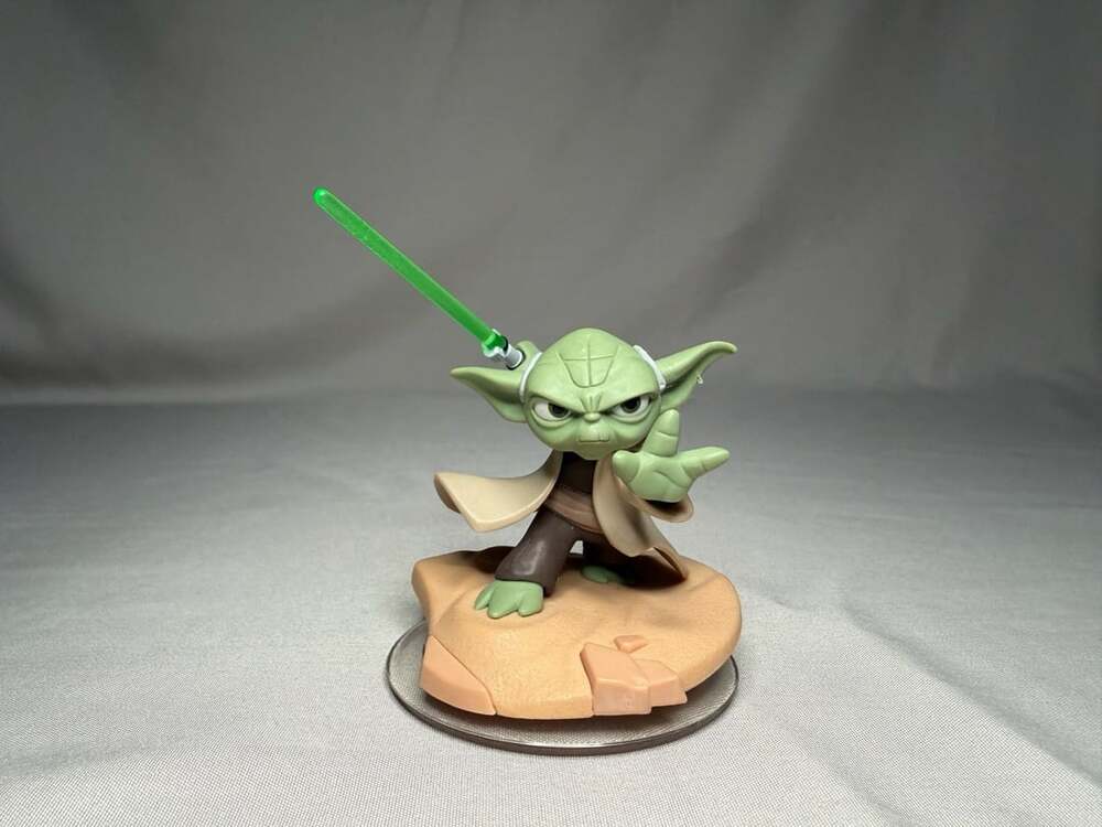 Disney Infinity 3.0 Star Wars Yoda Figure Lightsaber Jedi